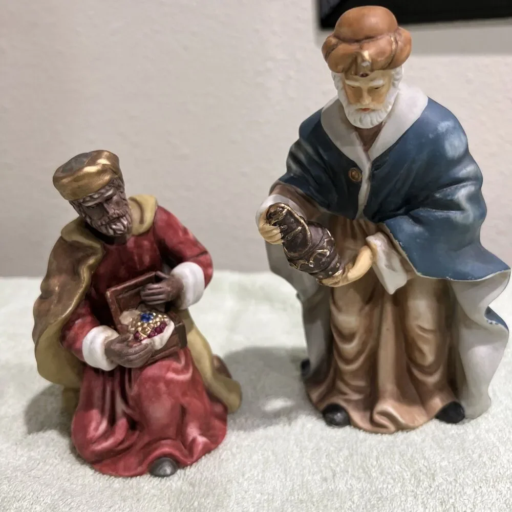 Vintage Unidentified Porcelain 2 WISE MEN Nativity Replacement Pieces Porcelain
